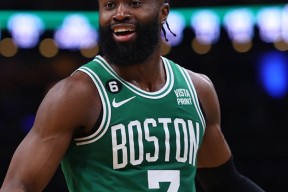 九游娱乐-里程碑夜！波士顿凯尔特人单刀错失，NBA常规赛集结日刷纪录，气氛紧张，心理建设被强调的简单介绍-九游娱乐