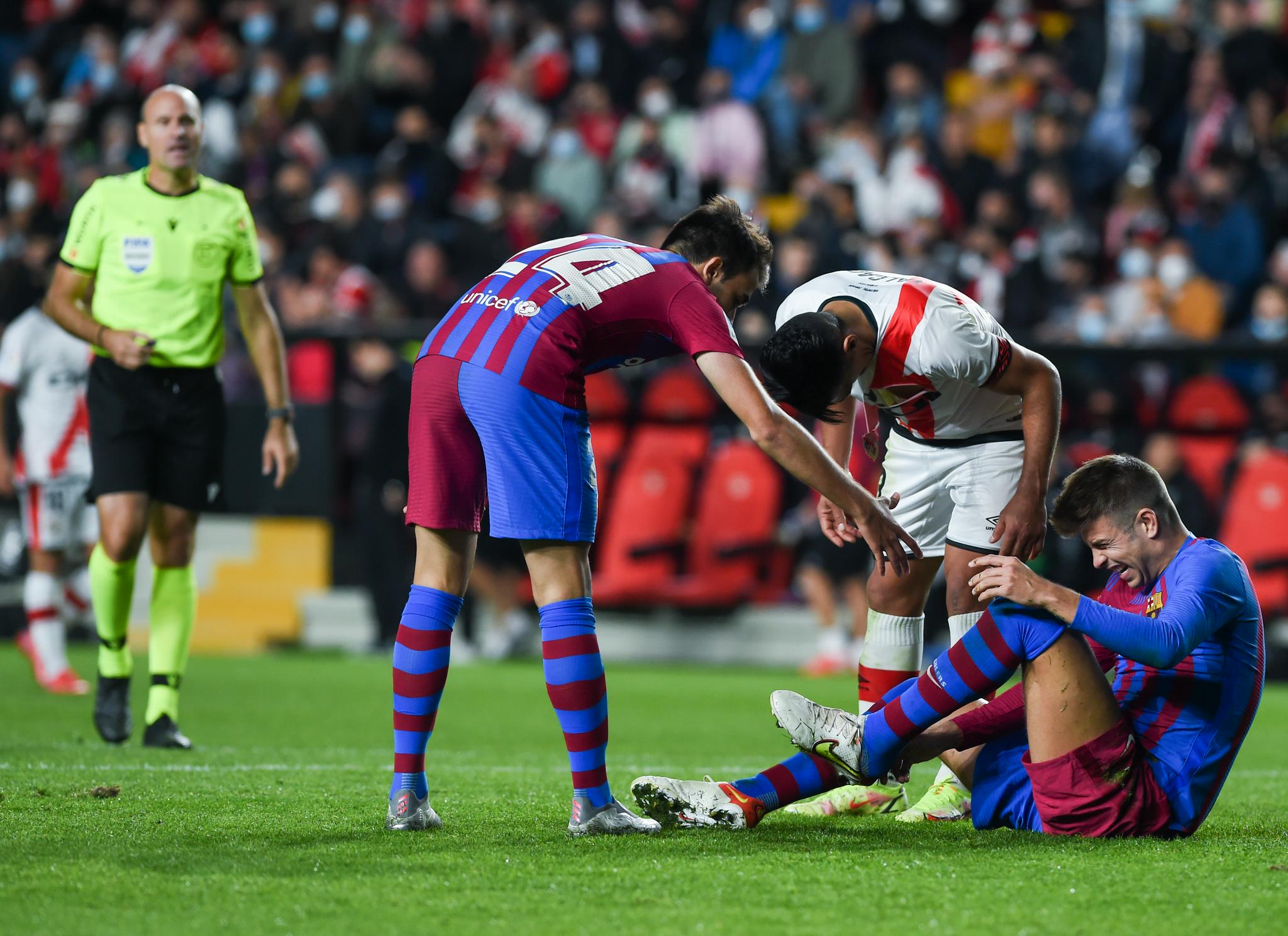 巴塞罗那迎西甲关键赛；集结日单刀错失；赛场秩序良好；球队文化再被提及的简单介绍