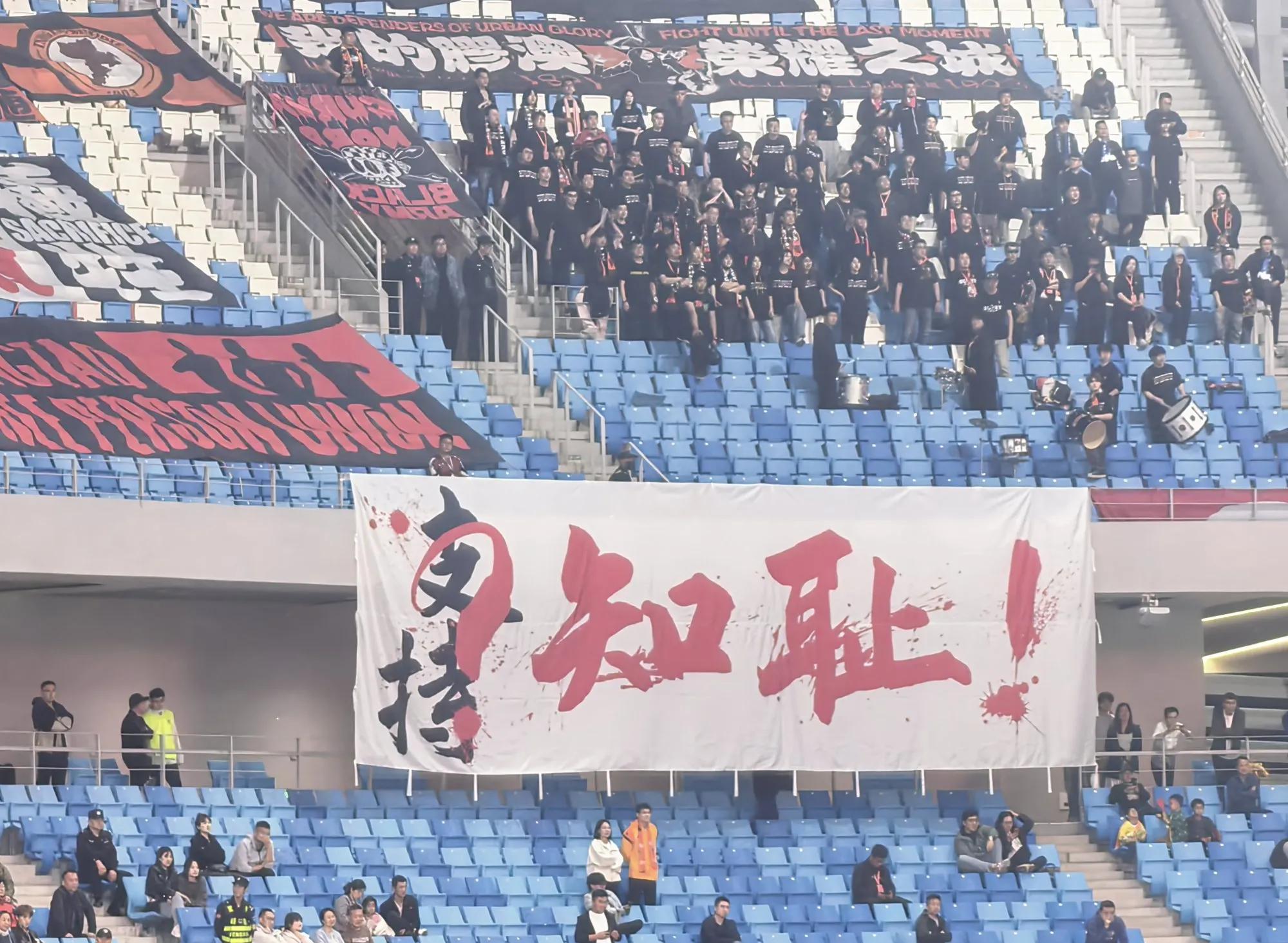 中超集结日再迎强敌，底特律活塞防线松动，主帅态度：球迷炸锅，阵容厚度经受考验的简单介绍