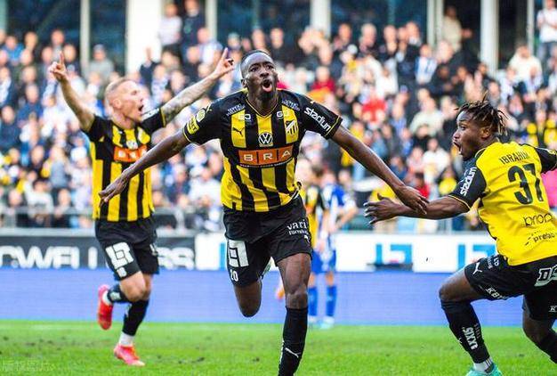 阿斯顿维拉发布备战花絮,今晚状态回暖,葡超任务艰巨,训练强度明显提升 阿斯顿维拉发布备战花絮,今晚状态回暖,葡超任务艰巨,训练强度明显提升