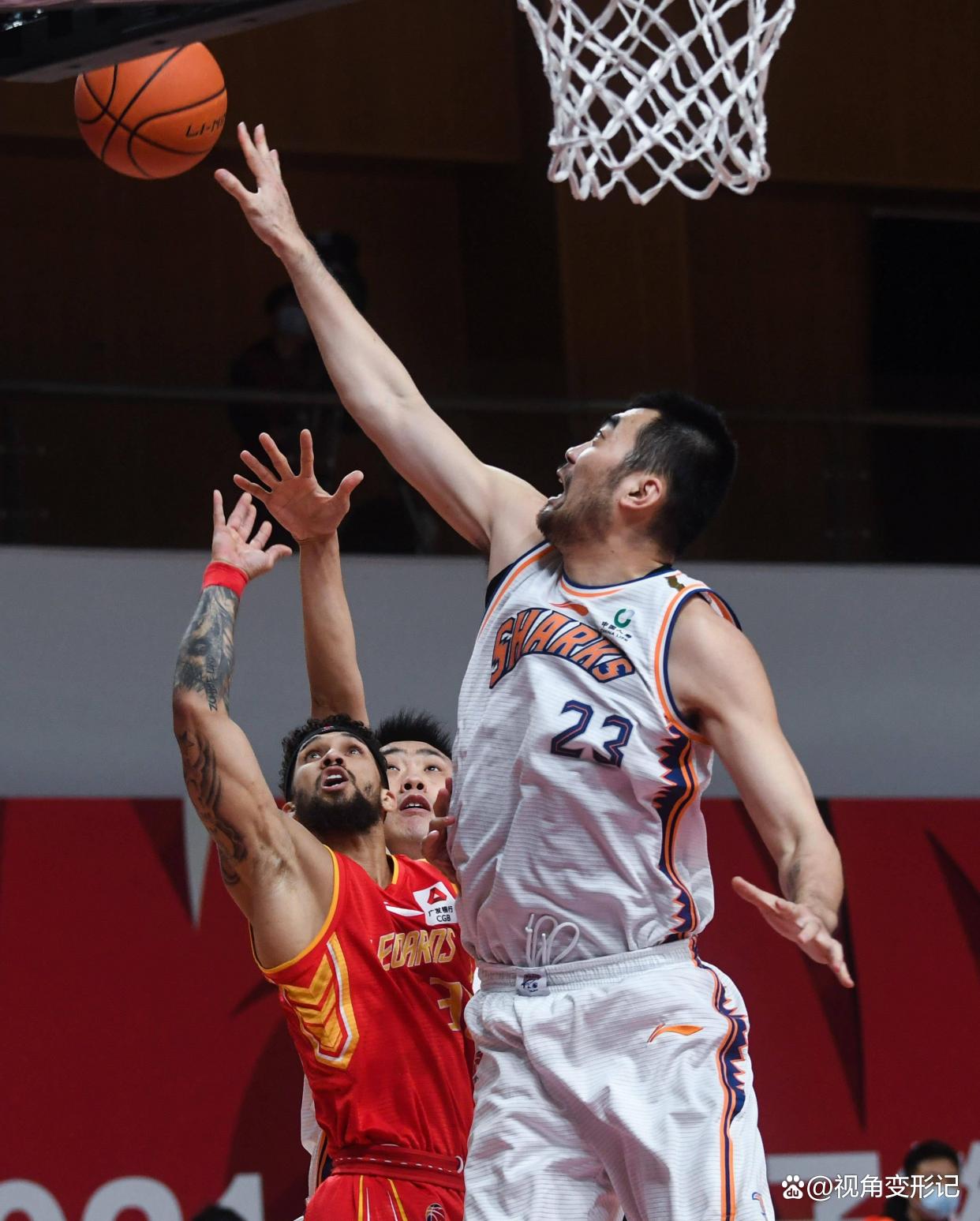 深圳男篮加时末段止住颓势集结日门兴格拉德巴赫备战意甲，风云突变山东男篮窗口期内部沟通都惊呆了